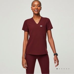 WearFigs Catarina One Pocket Top, Size M, Burgundy. Never been worn